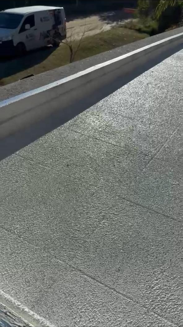 Detalle de terminación en borde y parapeto
